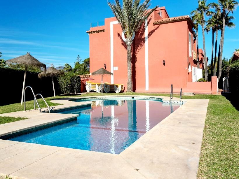 Casa Adosada de 3 Dormitorios y 3 Baños en venta en Marbella Centro