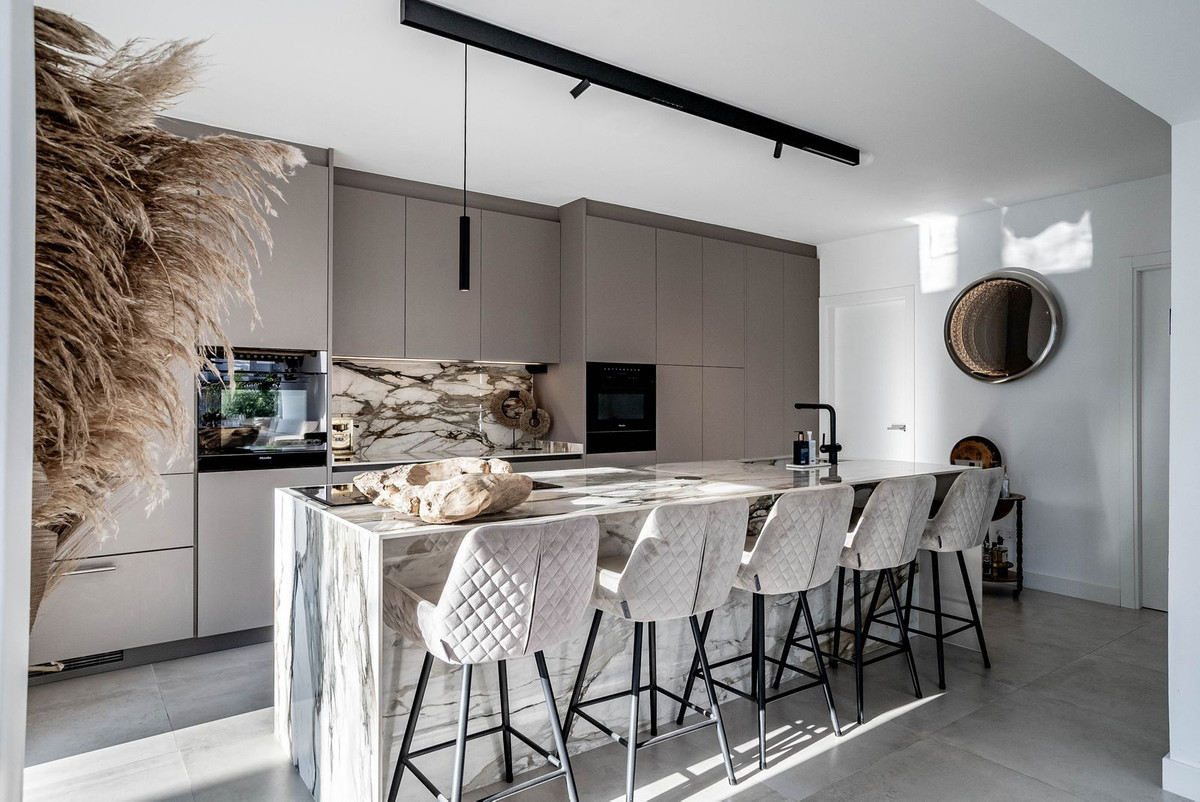 Casa de 6 Dormitorios y 6 Baños en venta en Nagüeles, Marbella