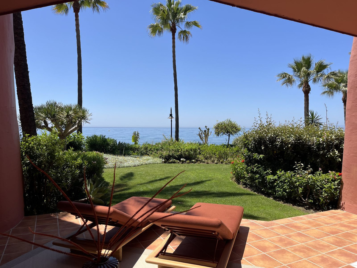 Piso de 3 Dormitorios y 2 Baños en venta en Estepona