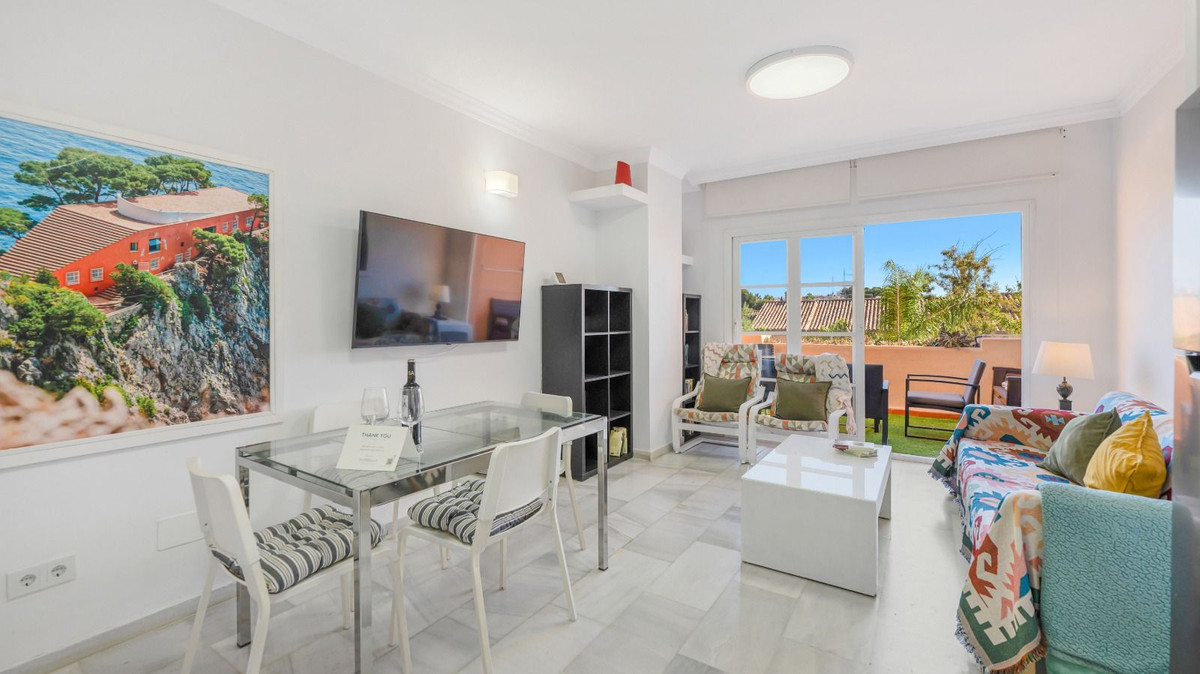 Piso de 2 Dormitorios y 1 Baño en venta en Riviera del Sol, Mijas