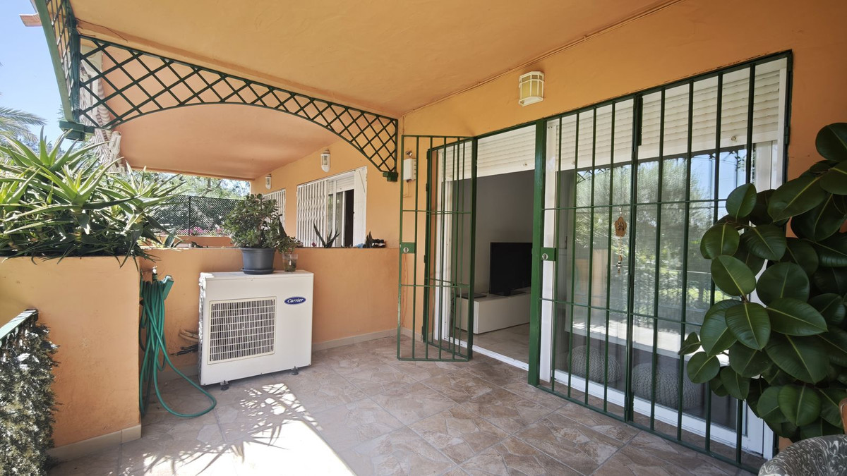 Piso de 2 Dormitorios en venta en Guadalmina Alta, San Pedro de Alcántara