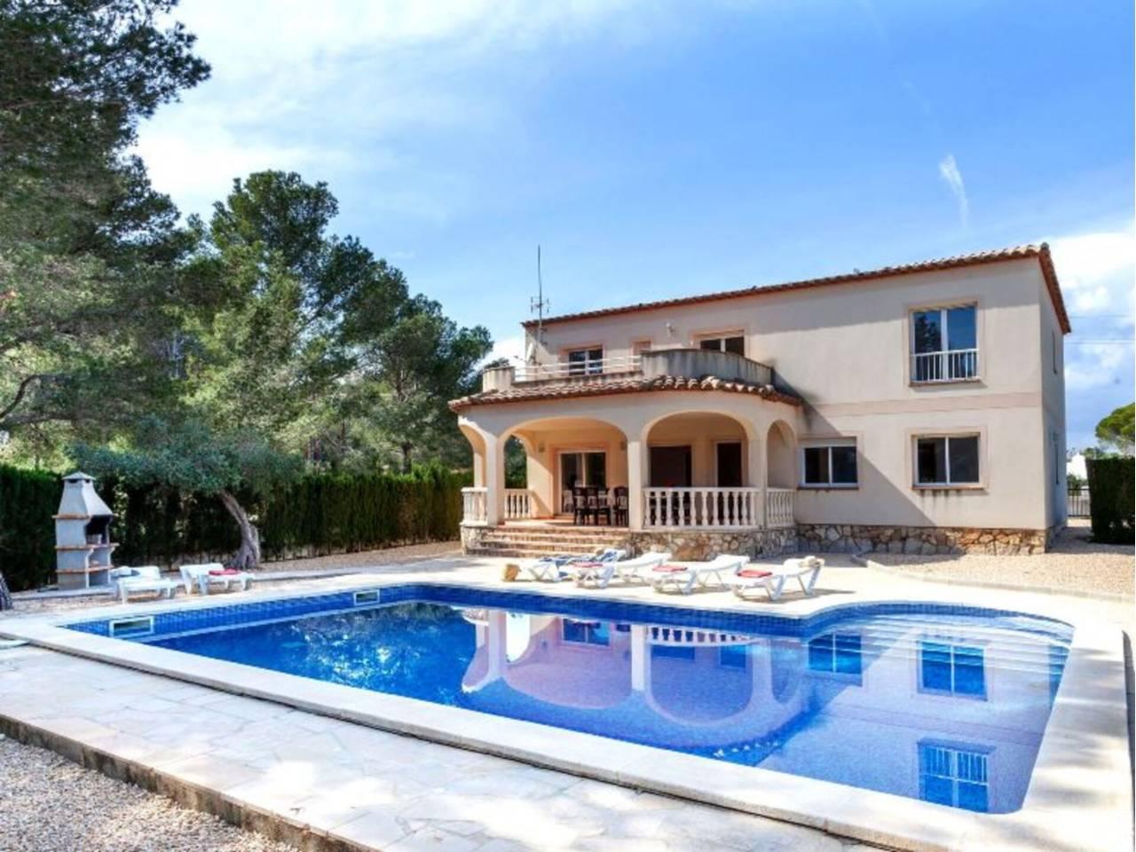 Casa Adosada de 8 Dormitorios y 4 Baños en venta en L'Ametlla de Mar