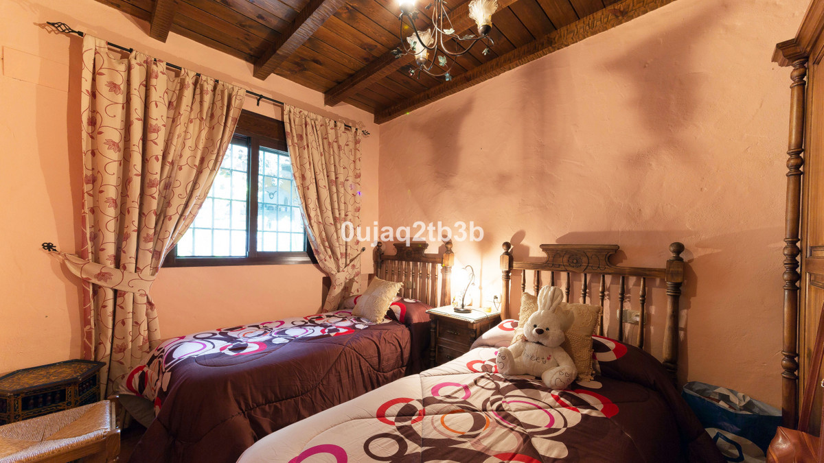 Finca de 3 Dormitorios y 2 Baños en venta en Cortes de la Frontera
