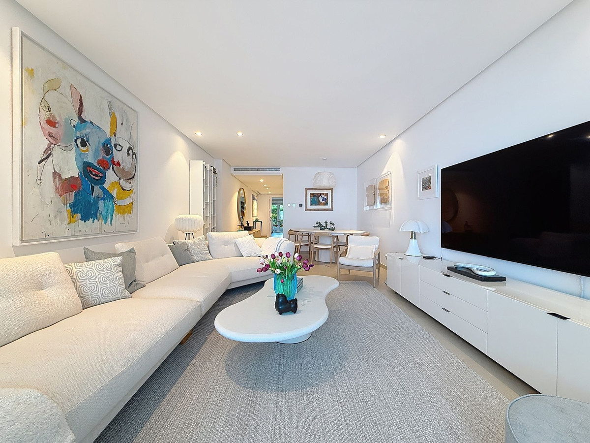 Piso de 2 Dormitorios en venta en Estepona