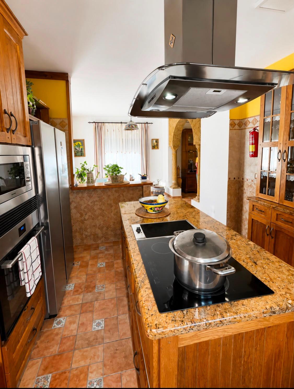Casa de 4 Dormitorios en venta en Valtocado, Mijas