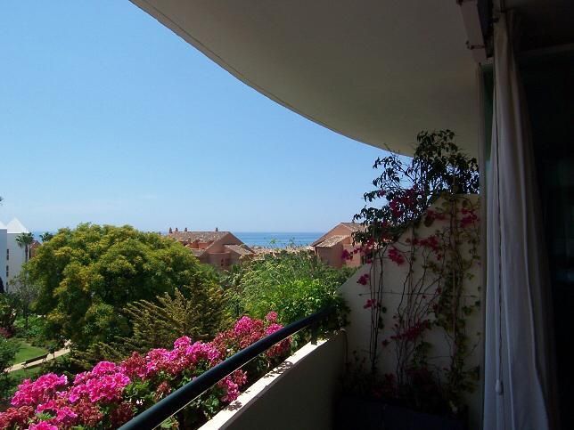 Piso de 4 Dormitorios en venta en Río Real, Marbella