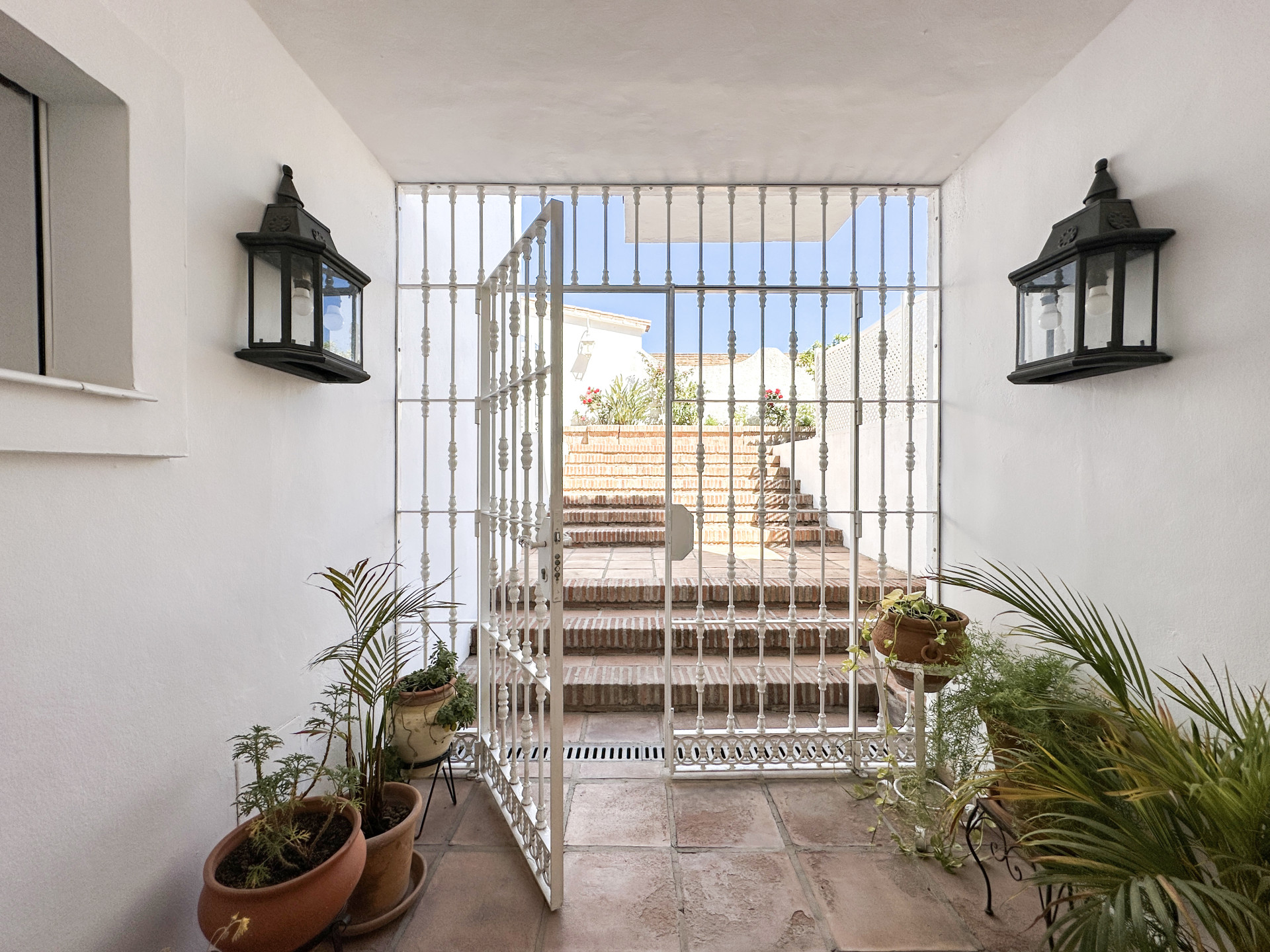 Casa de 6 Dormitorios en venta en Estepona