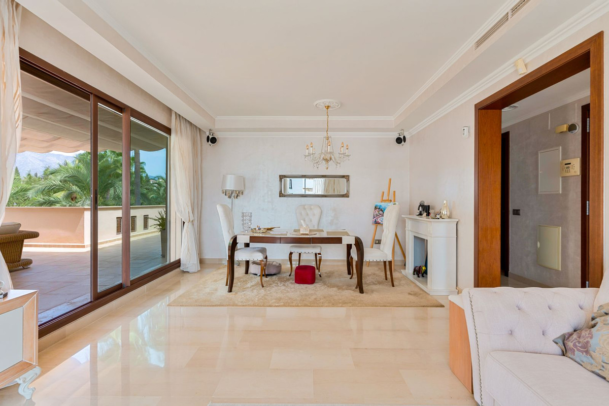 Ático de 2 Dormitorios en venta en Nueva Andalucía, Marbella