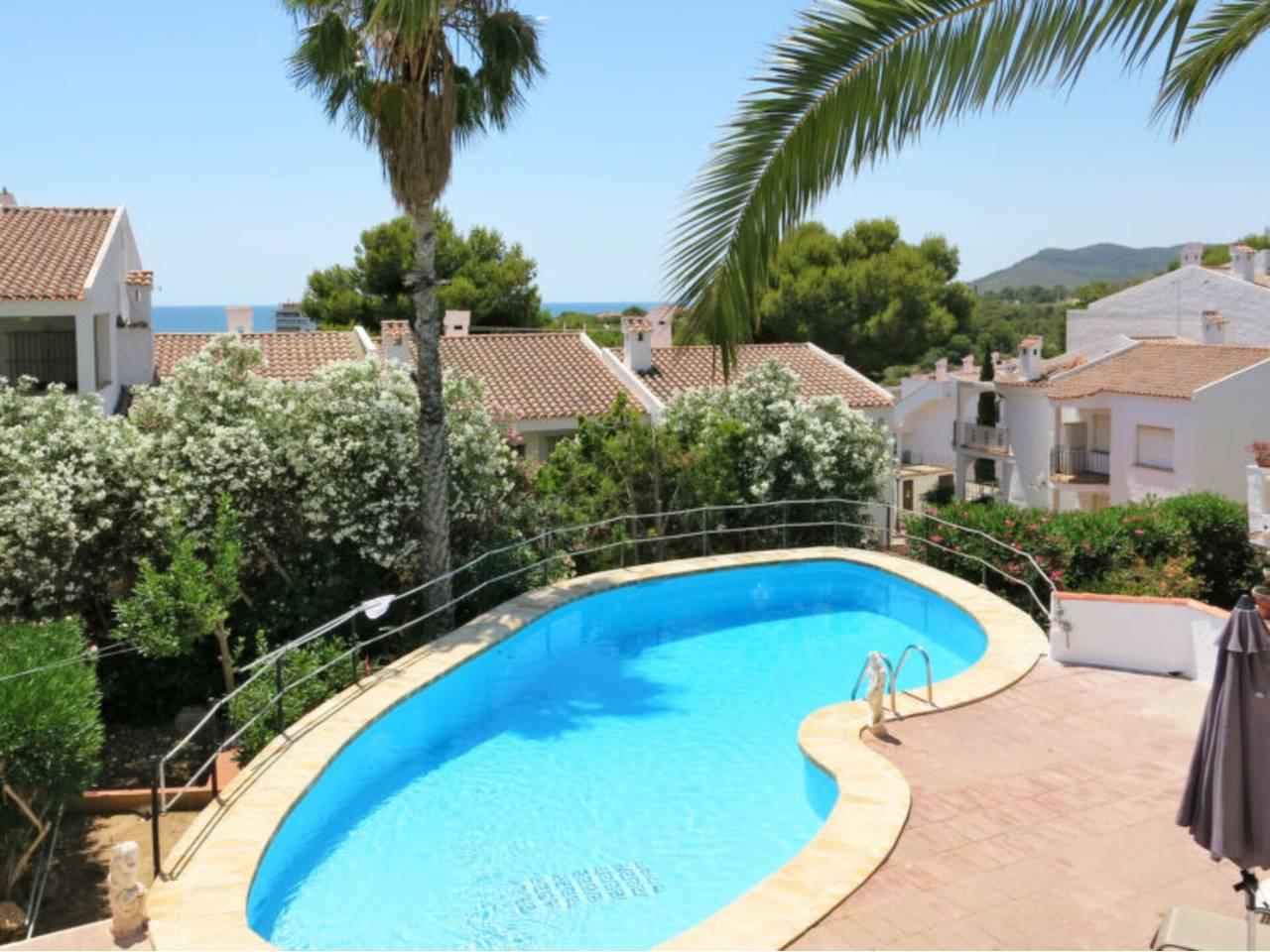 Casa Adosada de 2 Dormitorios en venta en Peniscola