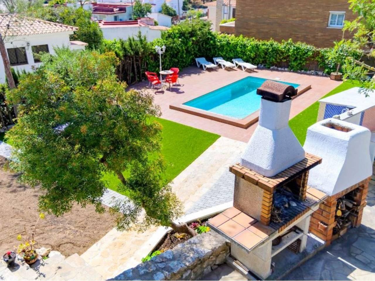 Casa Adosada de 5 Dormitorios y 3 Baños en venta en Cunit
