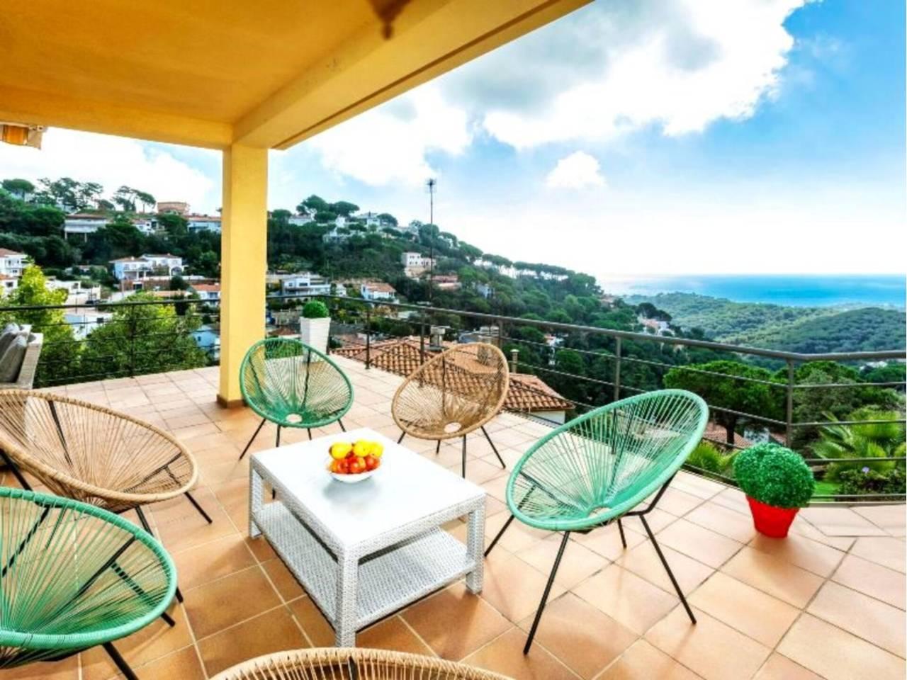 Casa Adosada de 5 Dormitorios y 3 Baños en venta en Lloret de Mar