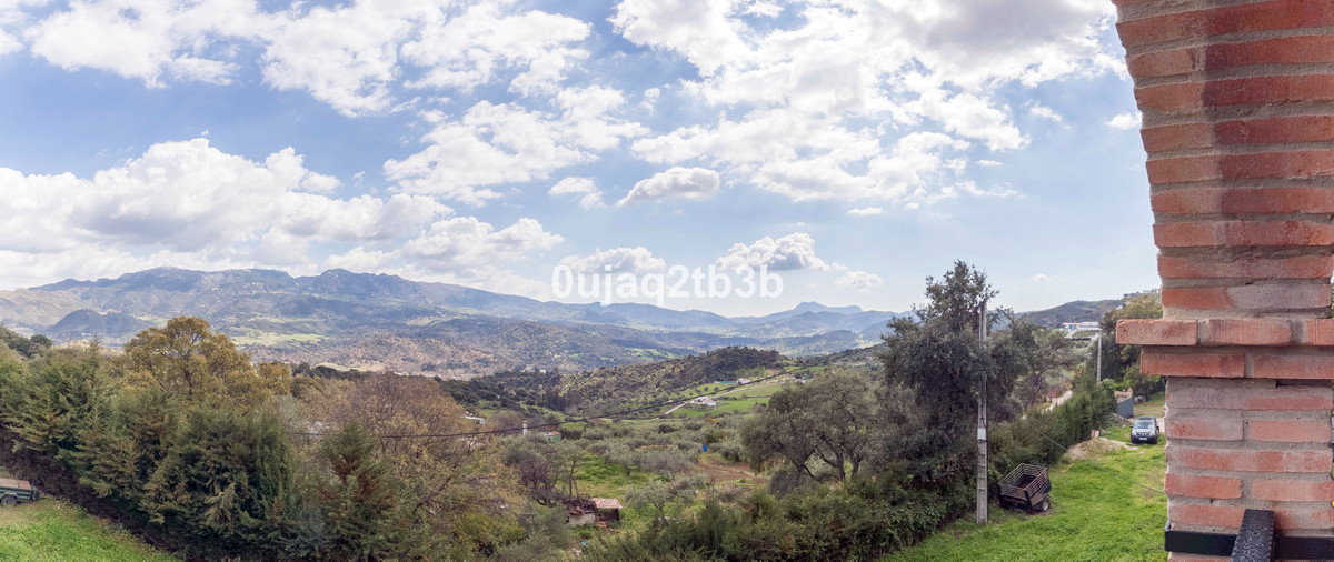 Finca de 3 Dormitorios y 2 Baños en venta en Cortes de la Frontera