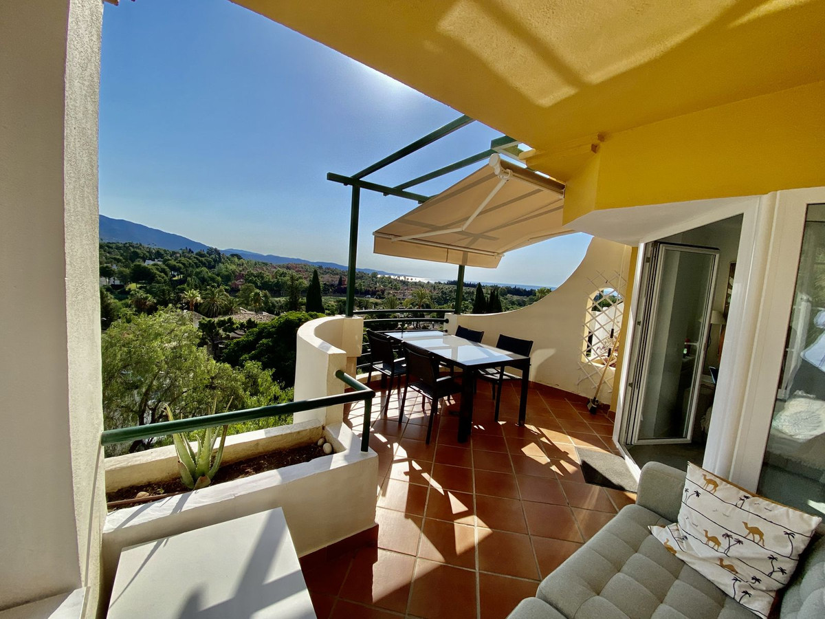 Piso de 2 Dormitorios en venta en Nueva Andalucía, Marbella