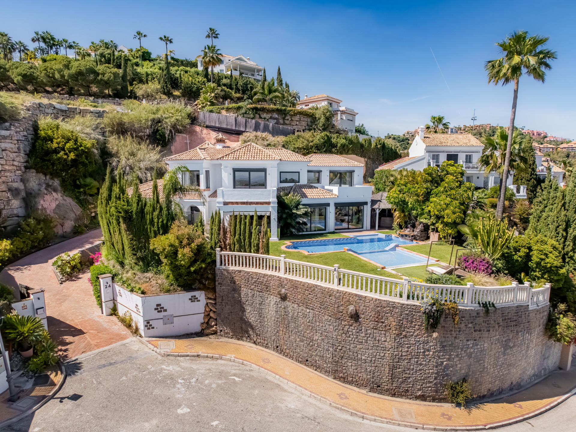 Casa de 5 Dormitorios y 6 Baños en venta en Los Almendros, Benahavís