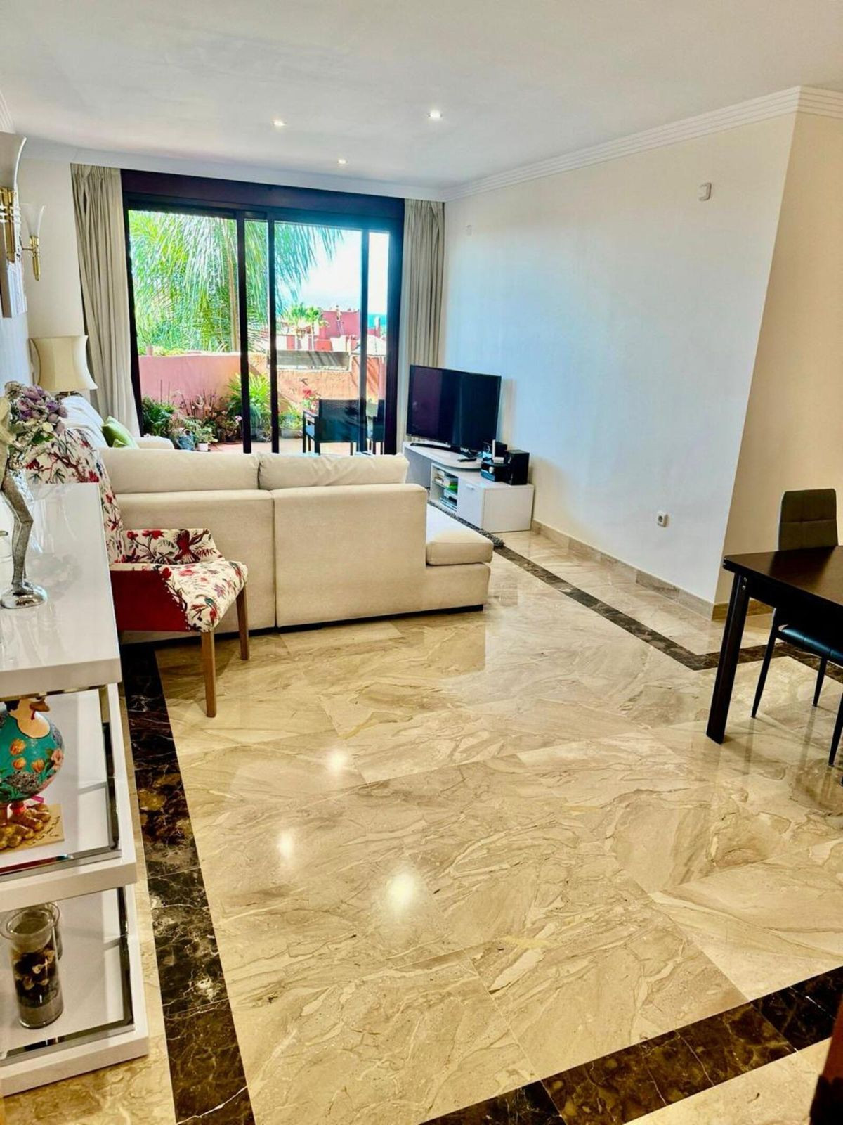 Piso de 2 Dormitorios y 2 Baños en venta en Estepona