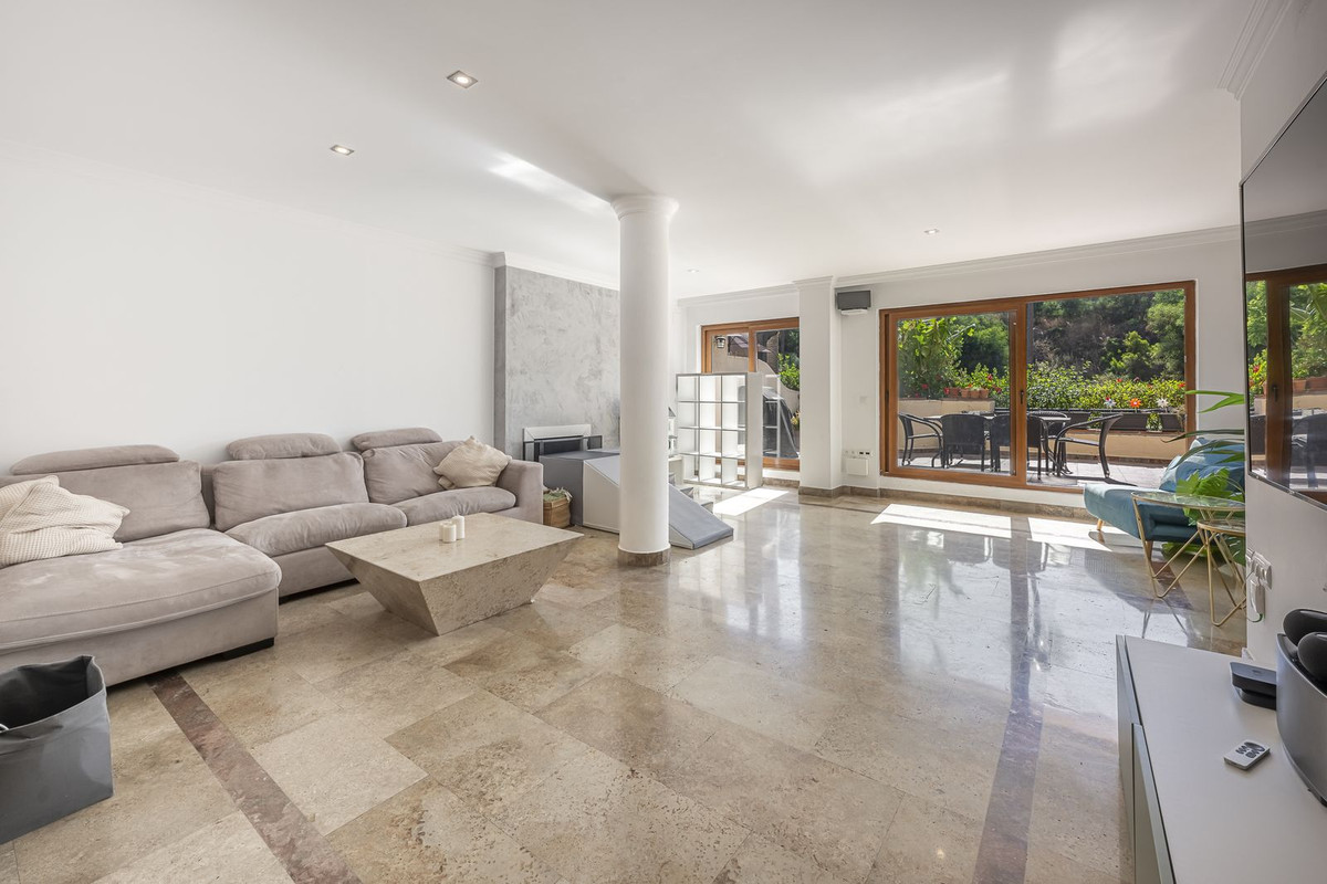 Piso de 3 Dormitorios en venta en Milla de Oro, Marbella