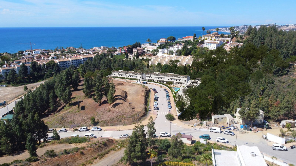 Casa Adosada de 3 Dormitorios en venta en El Faro, Mijas
