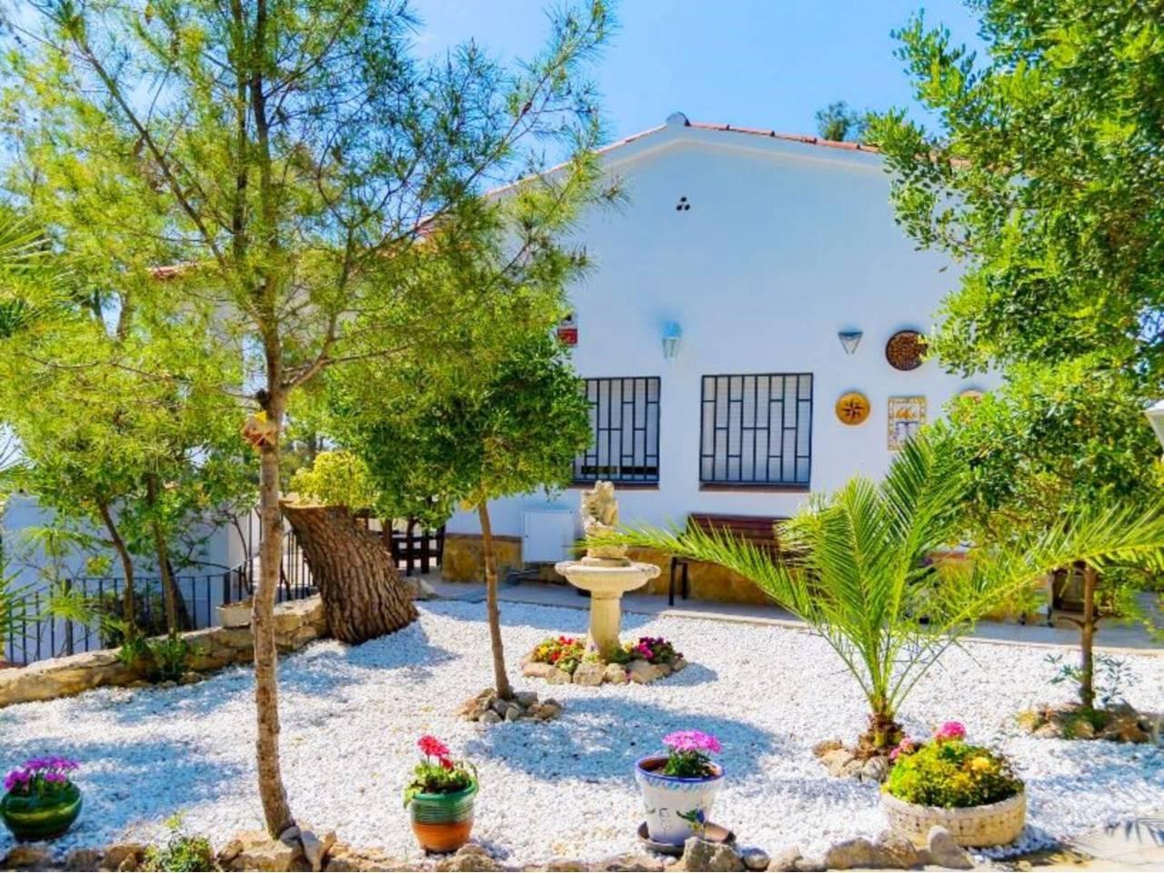 Casa Adosada de 5 Dormitorios y 3 Baños en venta en Cunit