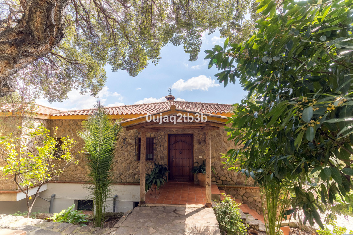 Finca de 3 Dormitorios y 2 Baños en venta en Cortes de la Frontera