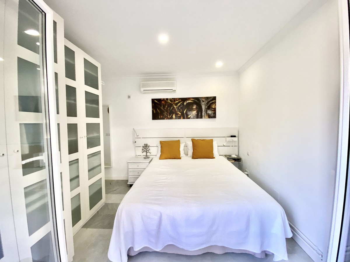 Piso de 2 Dormitorios en venta en Nueva Andalucía, Marbella