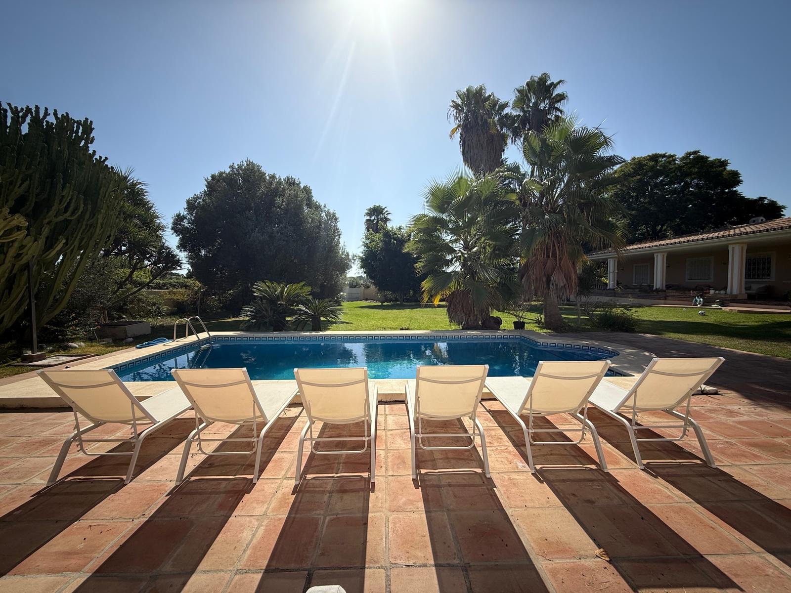 Casa de 3 Dormitorios en venta en La Alqueria, Estepona