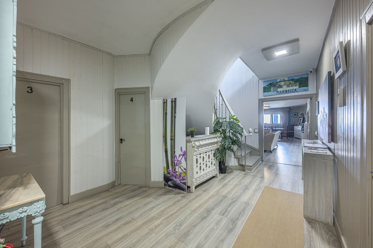 Casa de 12 Dormitorios y 12 Baños en venta en Marbella