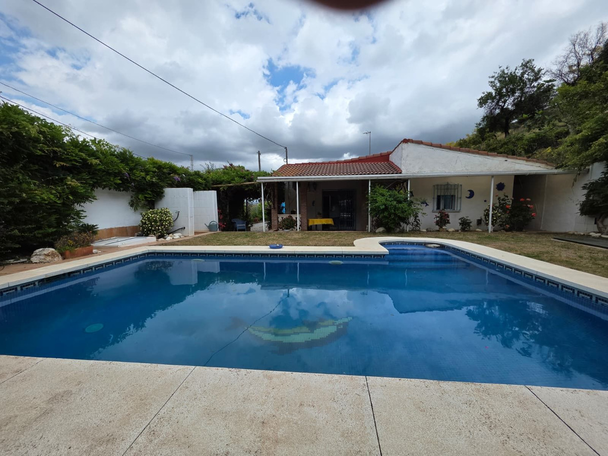 Casa de 3 Dormitorios y 2 Baños en venta en Coin