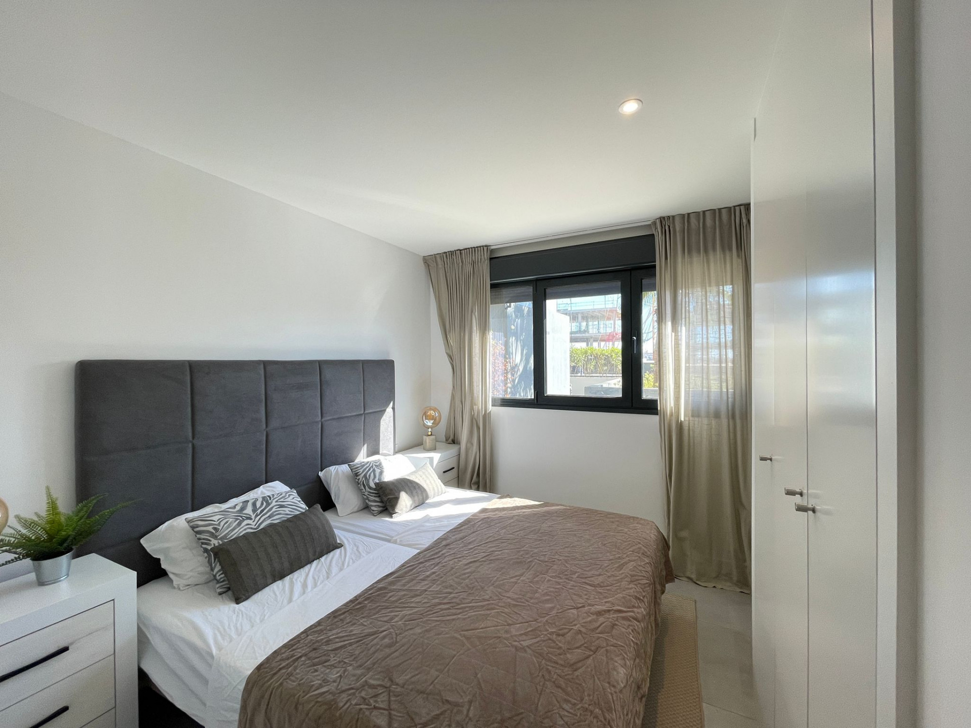 Piso de 3 Dormitorios y 2 Baños en venta en Estepona