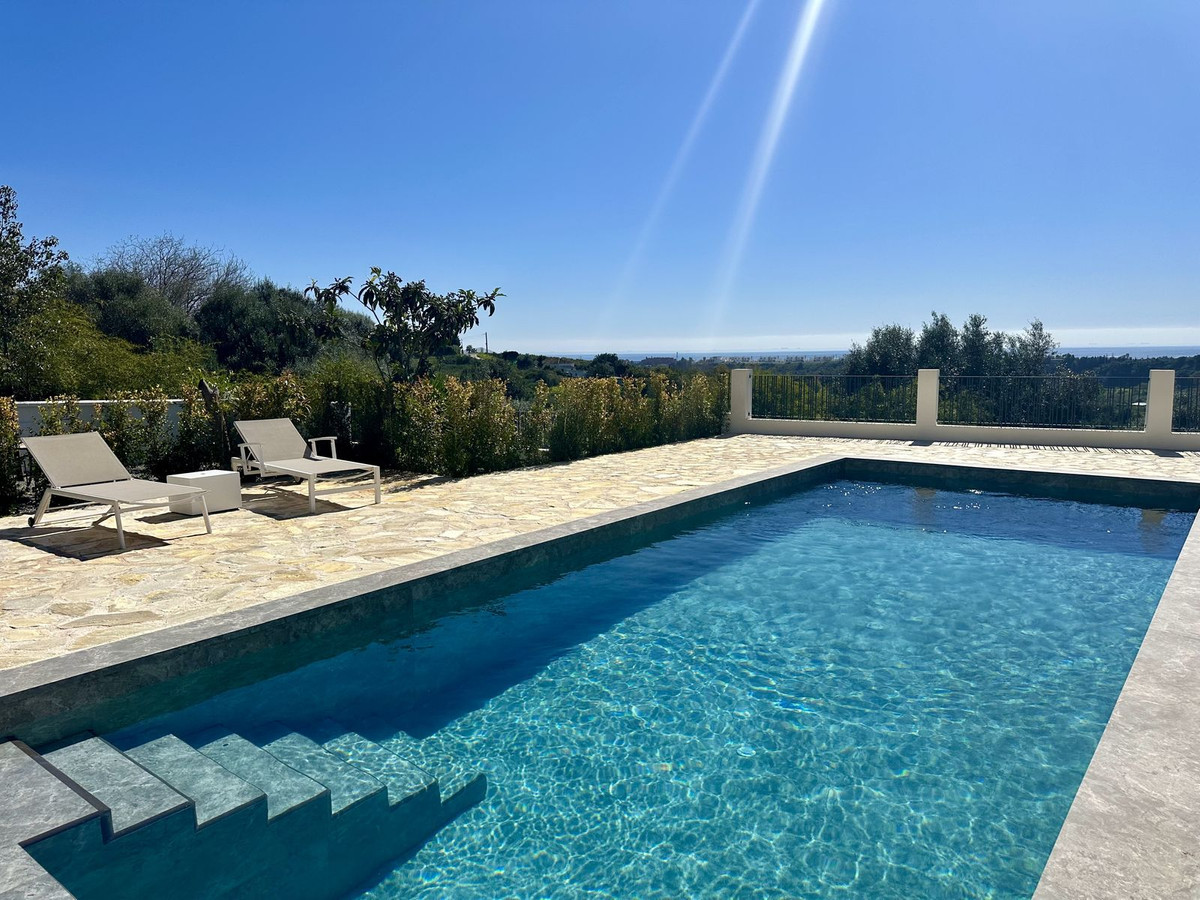 Casa de 5 Dormitorios y 4 Baños en alquiler vacacional en Estepona