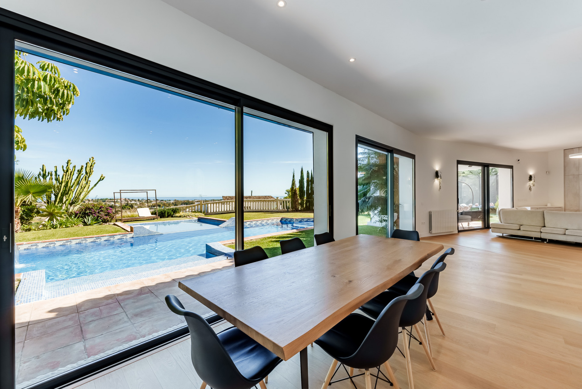 Casa de 5 Dormitorios y 6 Baños en venta en Los Almendros, Benahavís