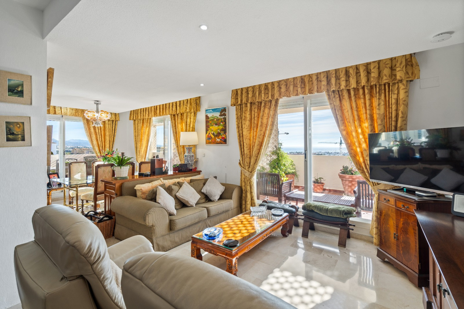Ático de 3 Dormitorios y 2 Baños en venta en San Pedro de Alcántara