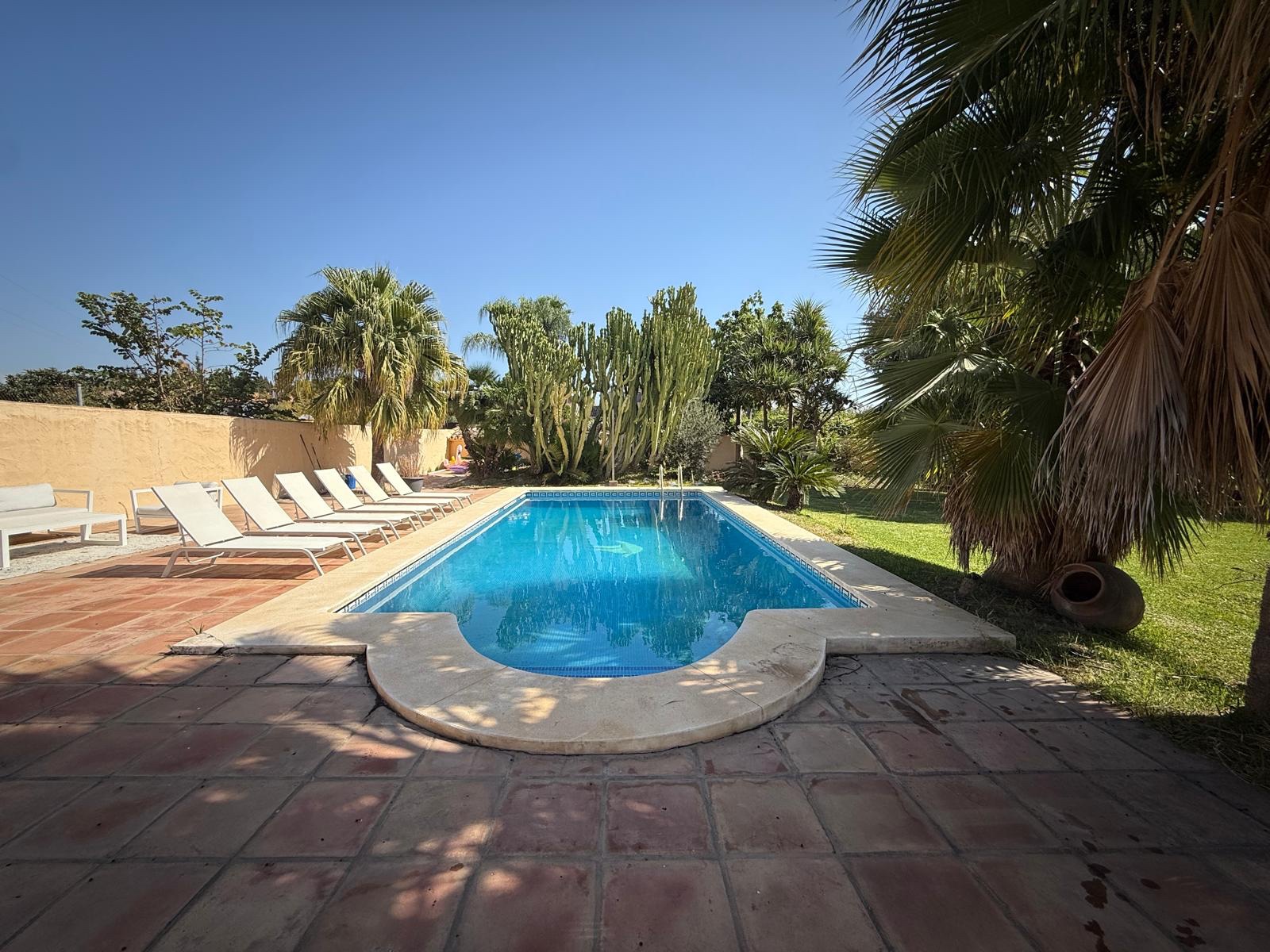 Casa de 3 Dormitorios en venta en La Alqueria, Estepona