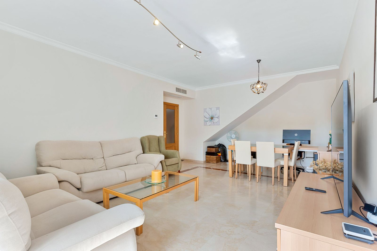 Ático de 3 Dormitorios en venta en Nueva Milla de Oro, Estepona