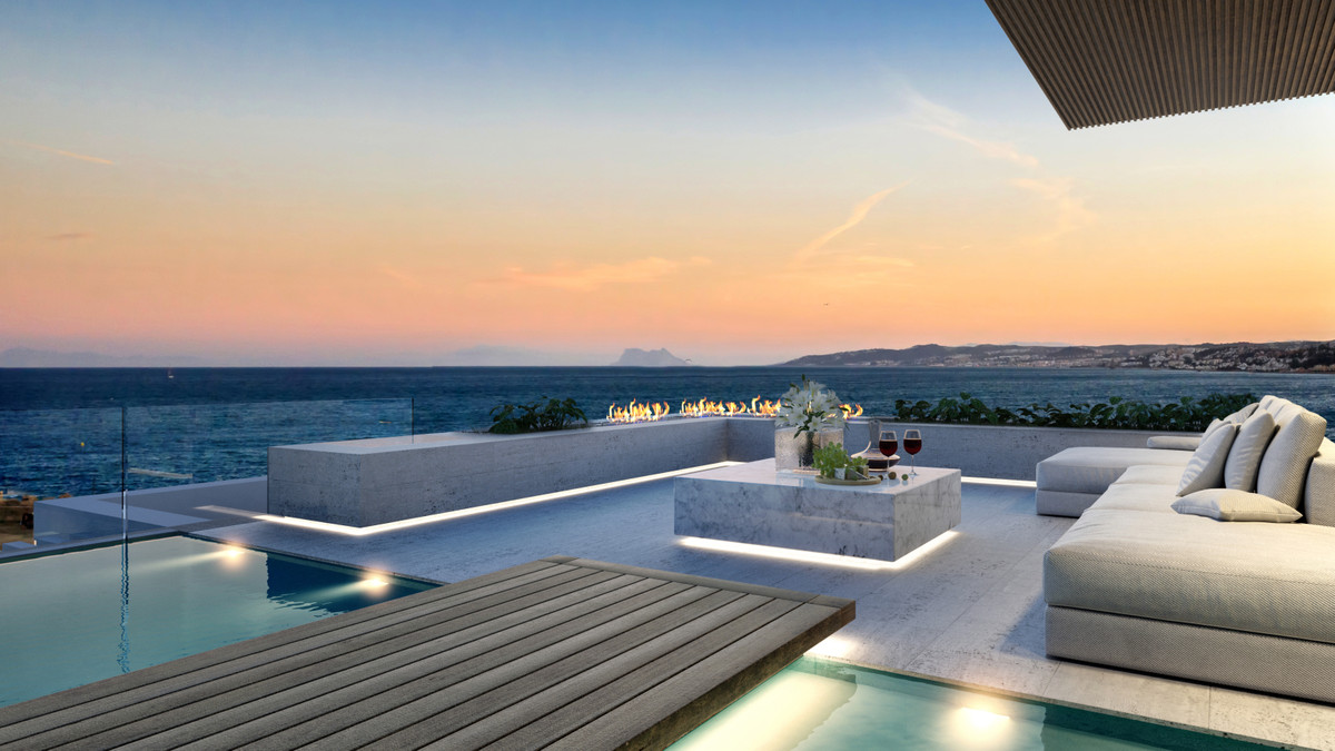 Piso de 2 Dormitorios y 3 Baños en venta en Estepona