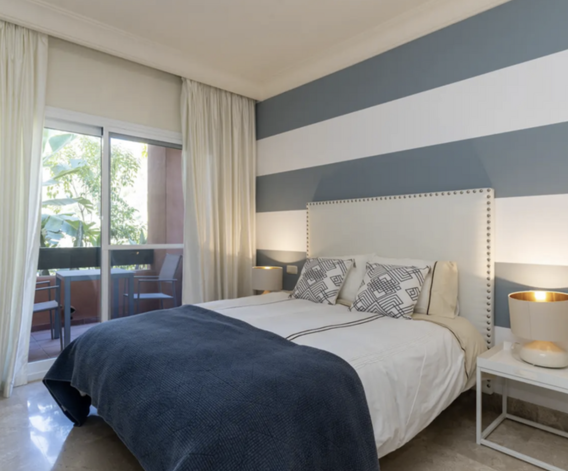 Piso de 2 Dormitorios en venta en Nueva Andalucía, Marbella