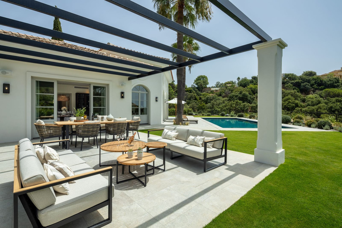 Casa de 5 Dormitorios y 6 Baños en venta en La Zagaleta, Benahavís