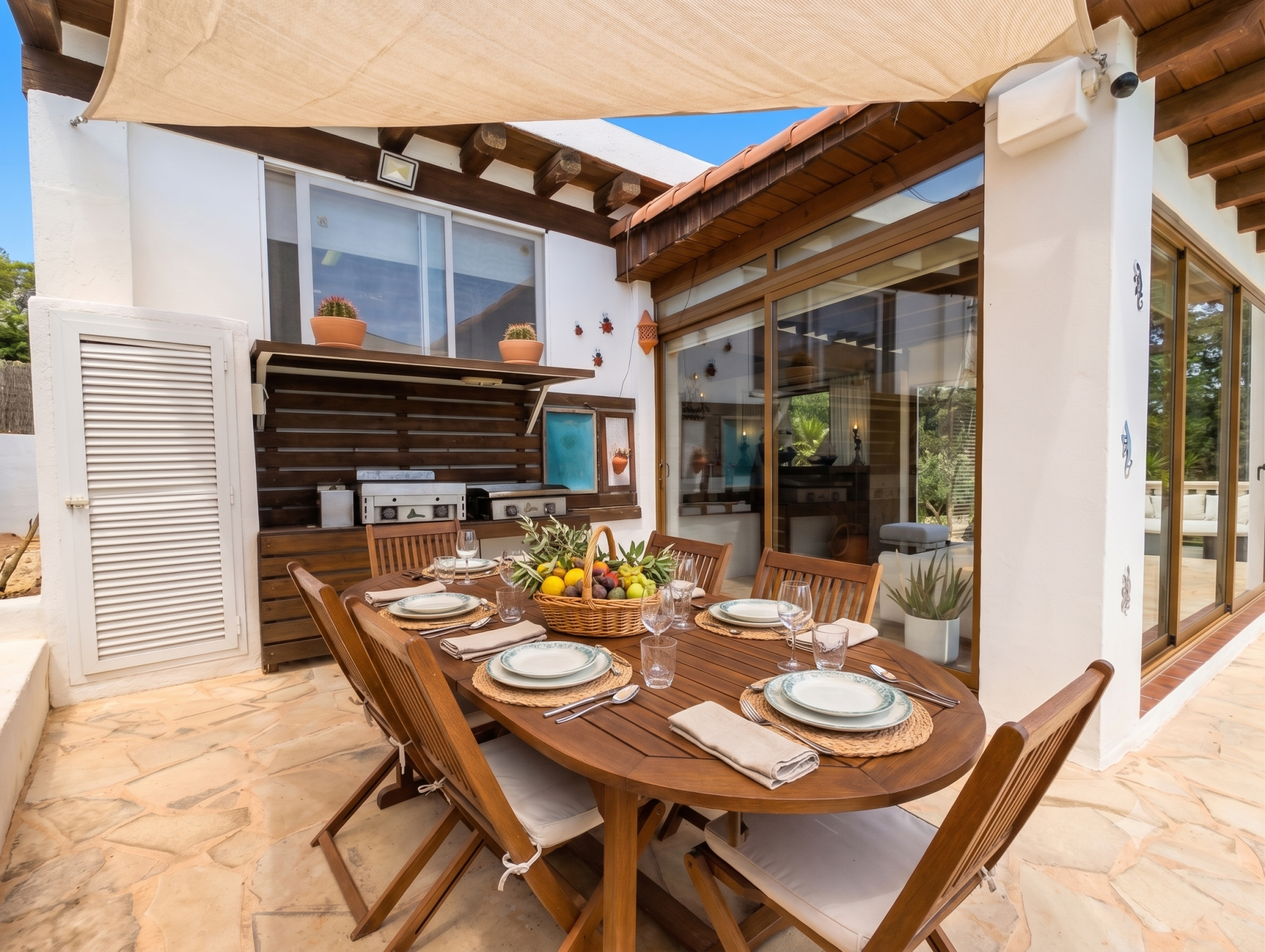 Finca de 6 Dormitorios y 5 Baños en venta en Sant Joan de Labritja