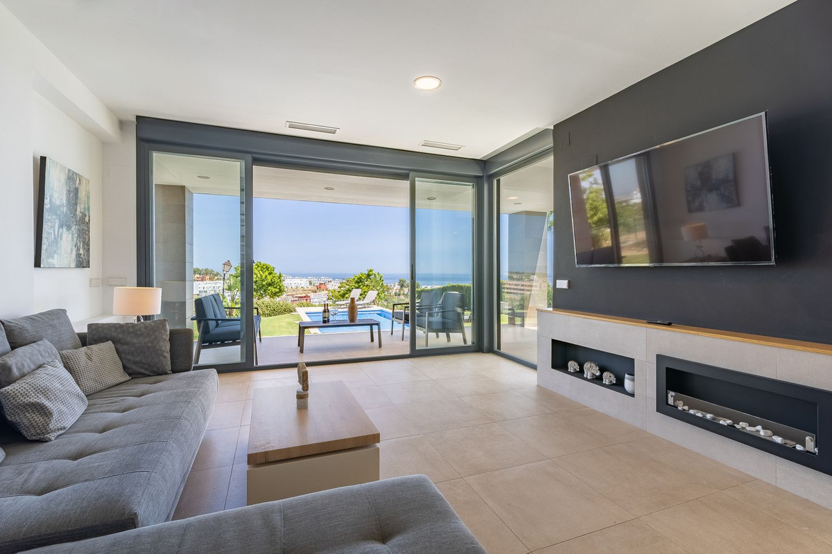 Casa de 4 Dormitorios en venta en Manilva