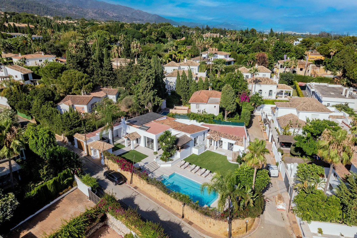 Casa de 6 Dormitorios y 6 Baños en venta en Nagüeles, Marbella