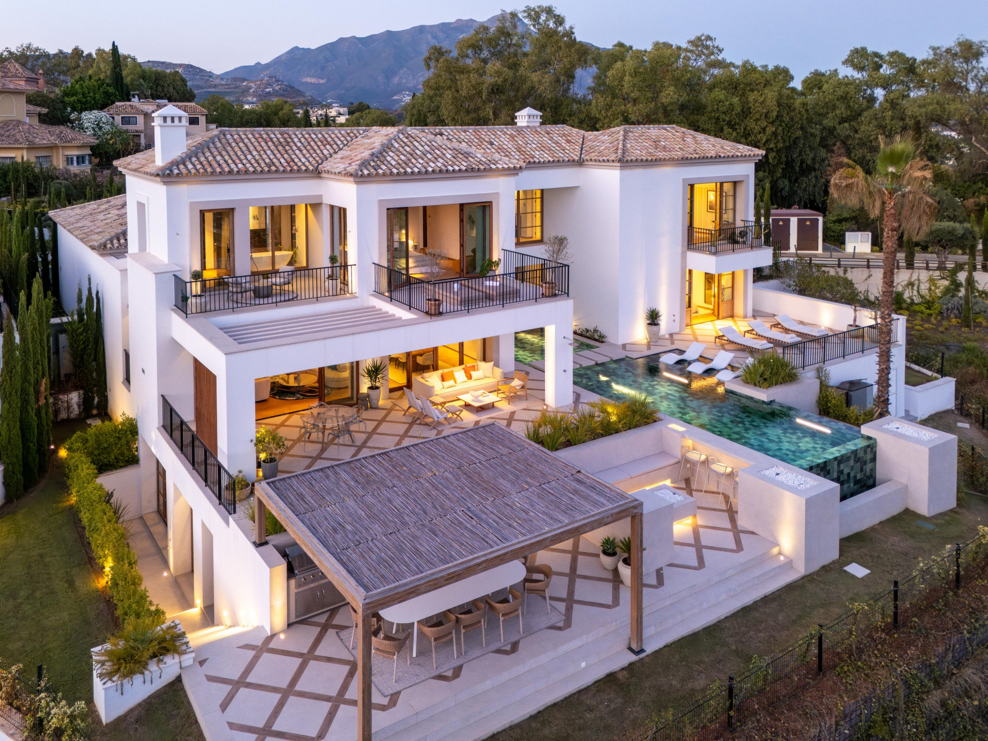 Casa de 5 Dormitorios y 8 Baños en venta en Benahavís Pueblo
