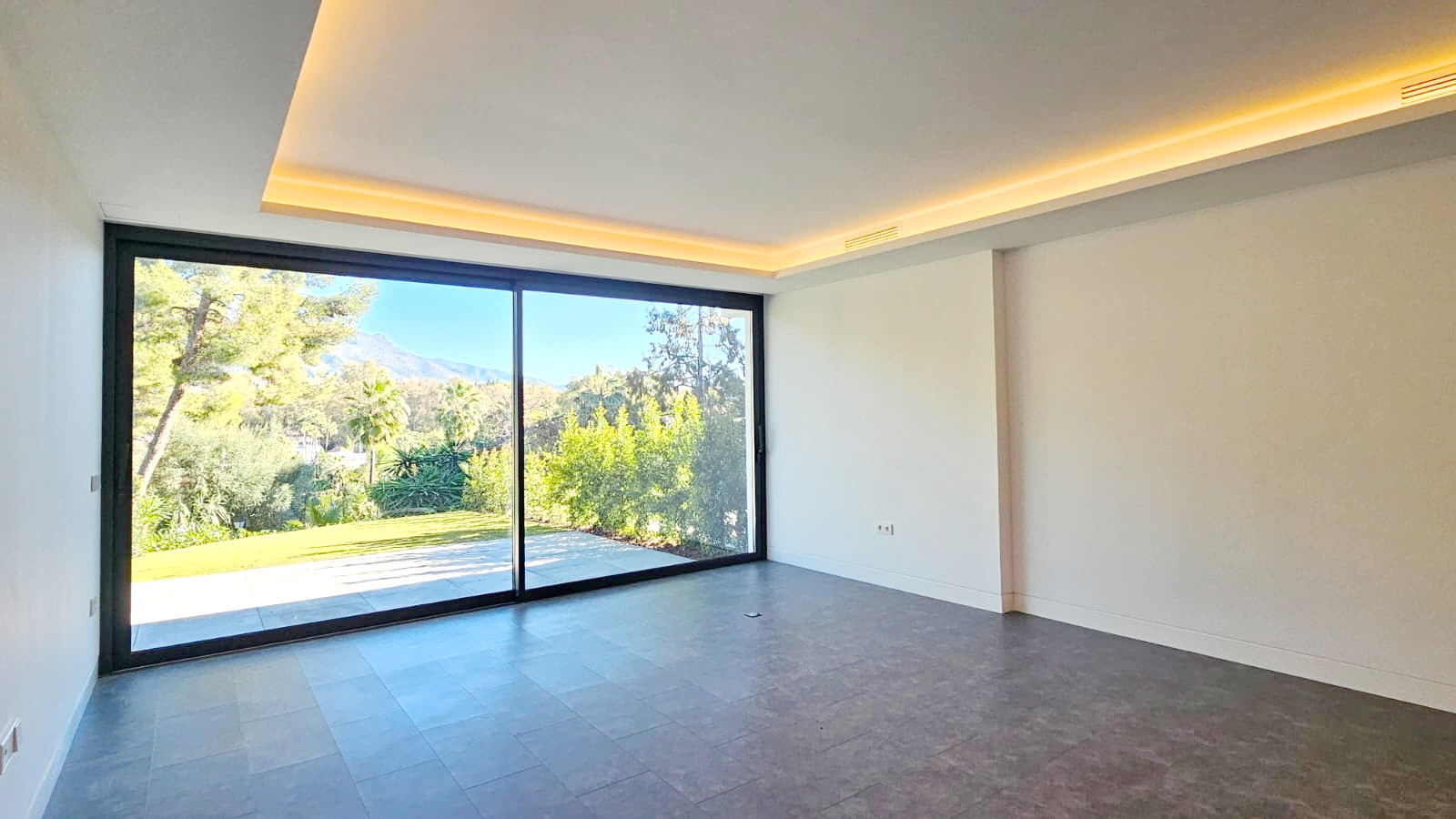 Piso de 1 Dormitorio y 1 Baño en venta en Nueva Andalucía