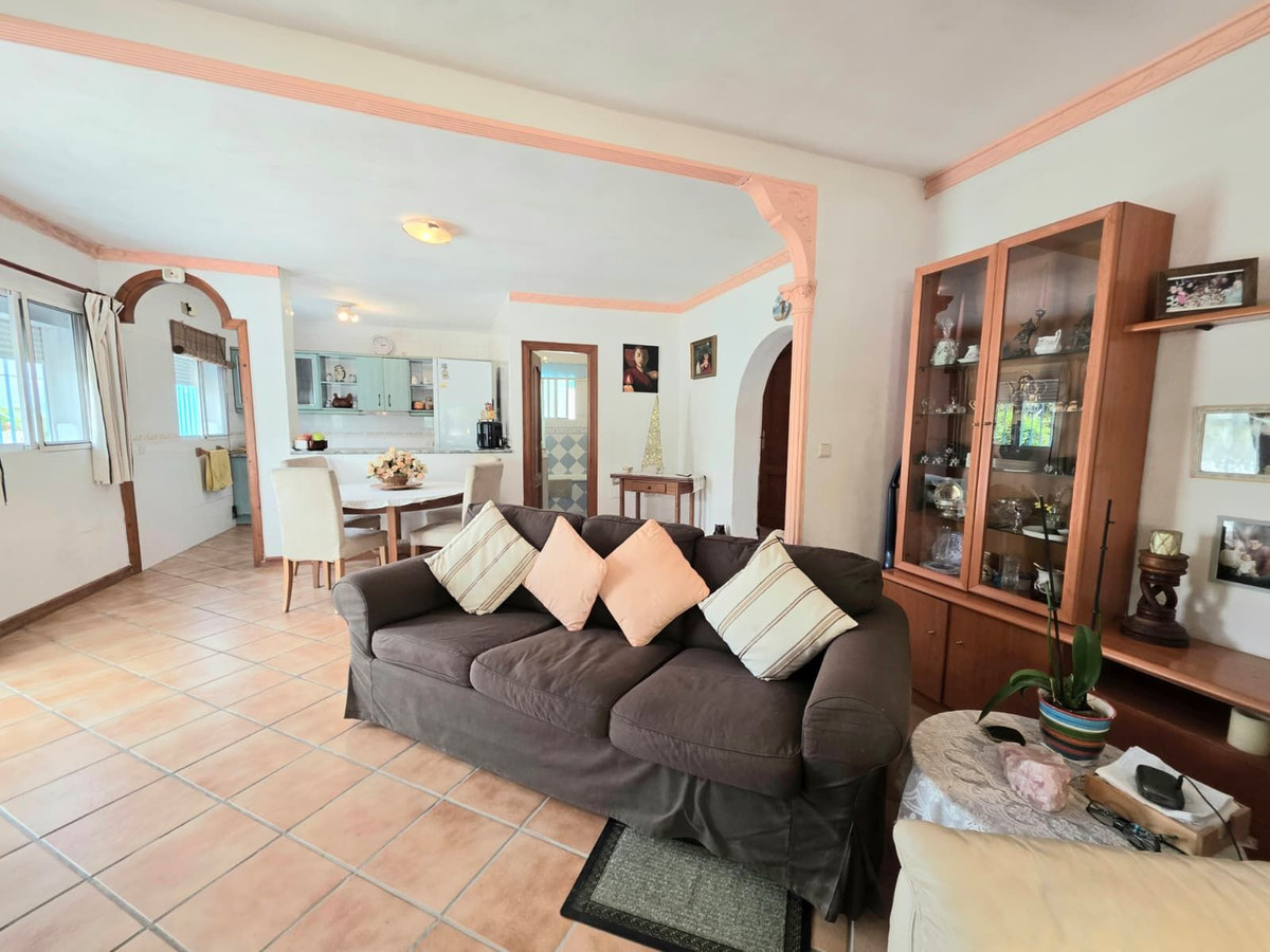 Casa de 3 Dormitorios y 2 Baños en venta en Coin