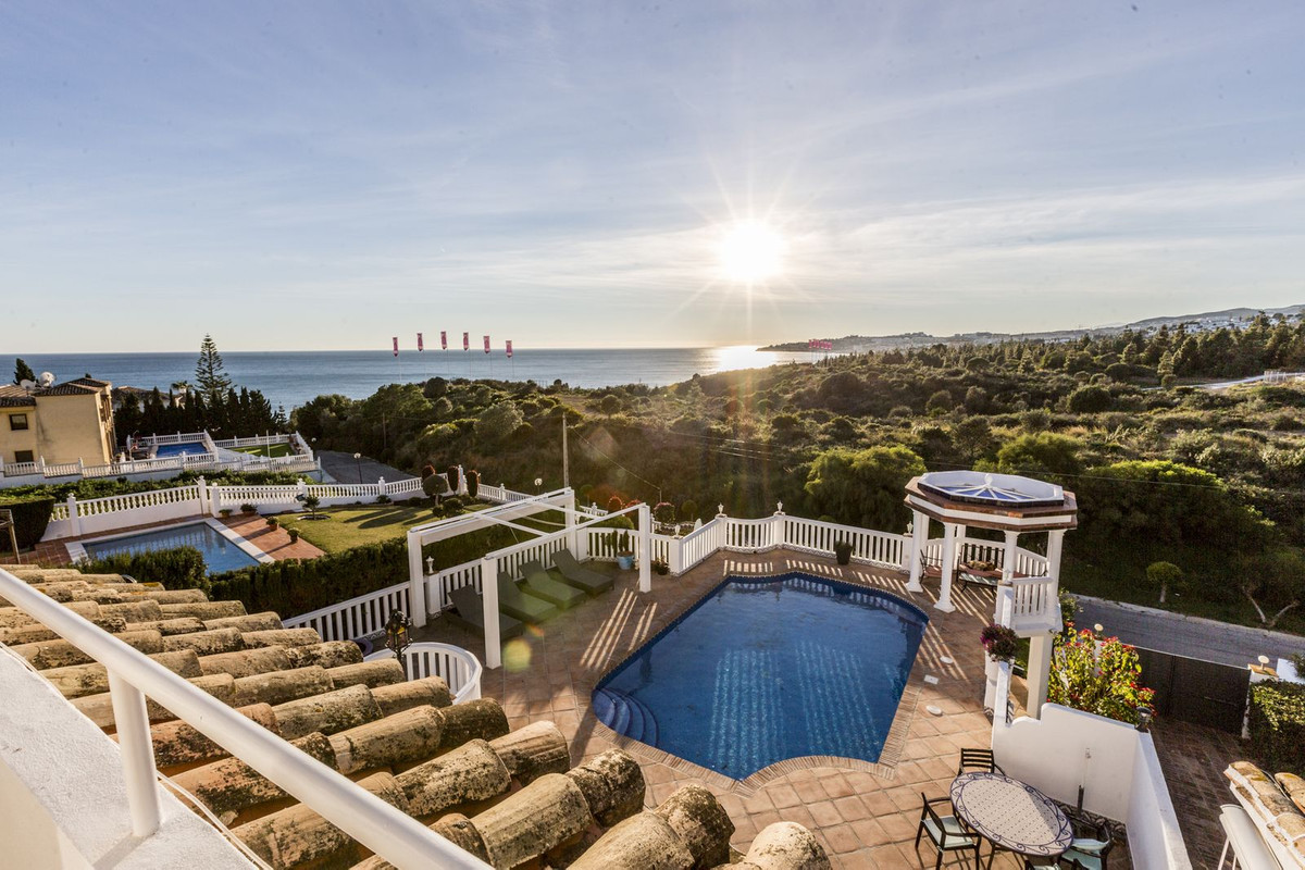 Casa de 5 Dormitorios y 4 Baños en venta en La Cala de Mijas