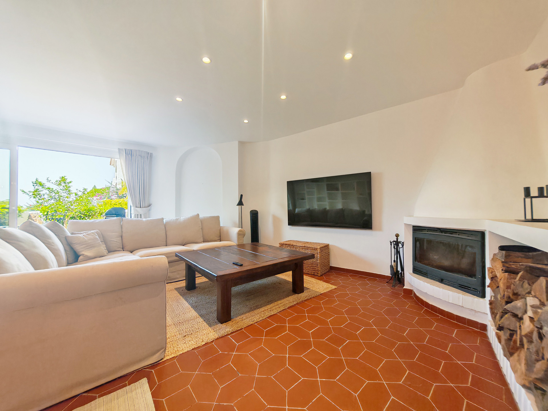 Casa Adosada de 4 Dormitorios en venta en Los Monteros, Marbella