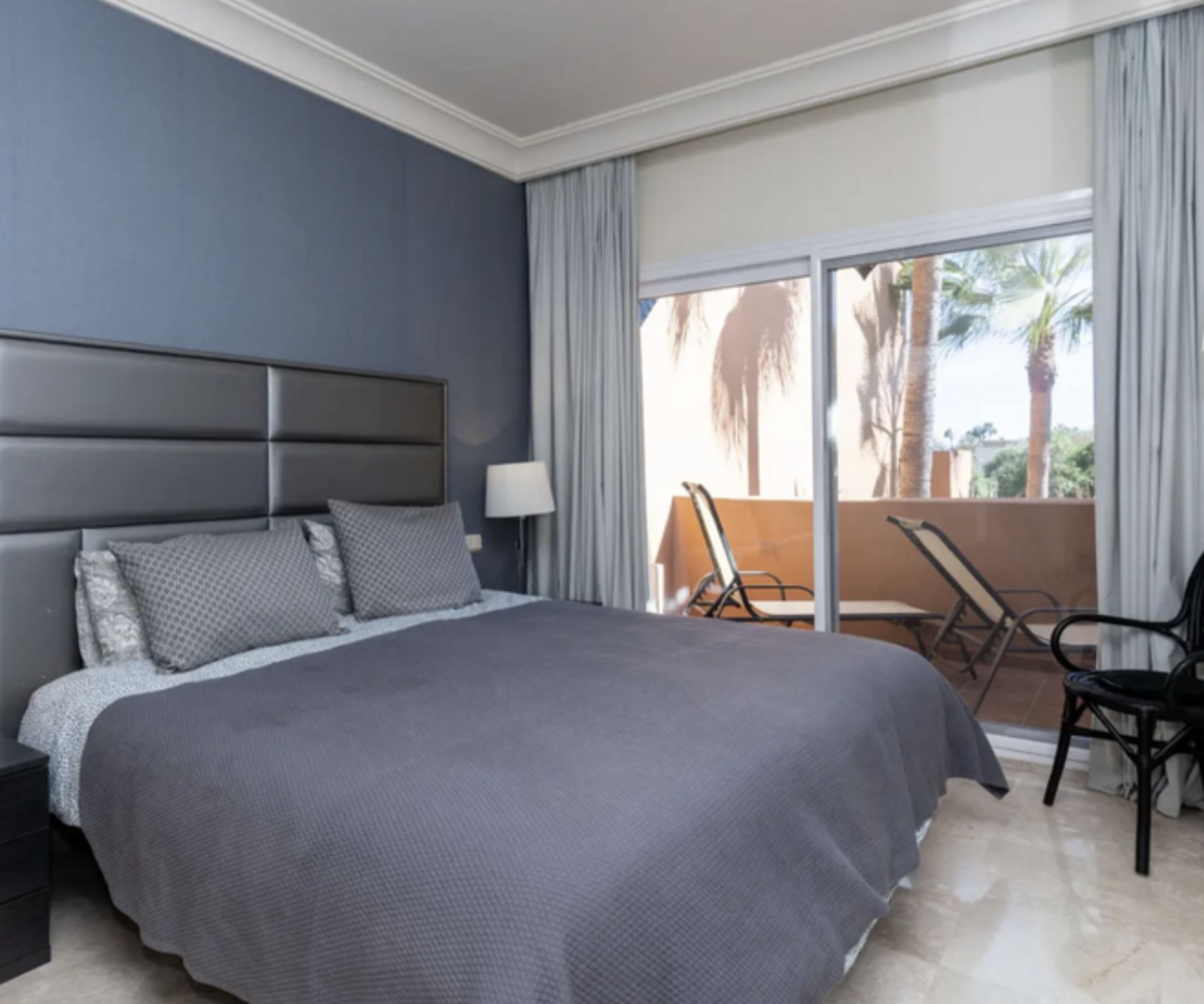 Piso de 2 Dormitorios en venta en Nueva Andalucía, Marbella