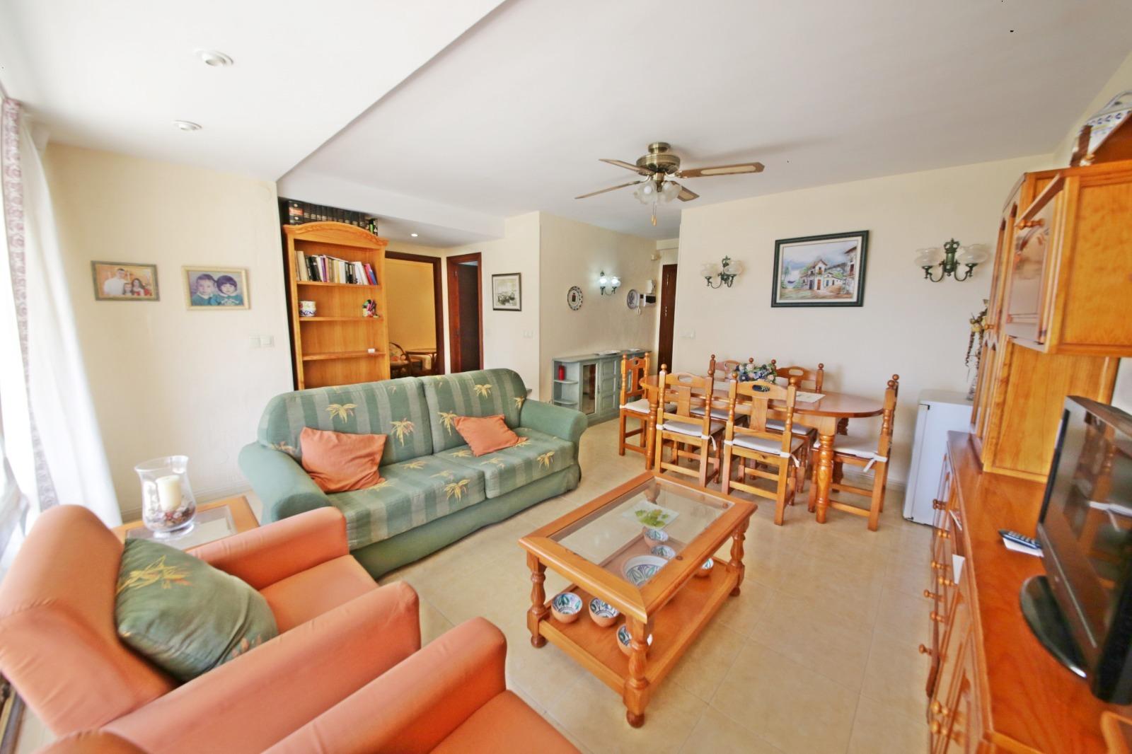 Piso de 2 Dormitorios y 1 Baño en venta en Carvajal, Fuengirola