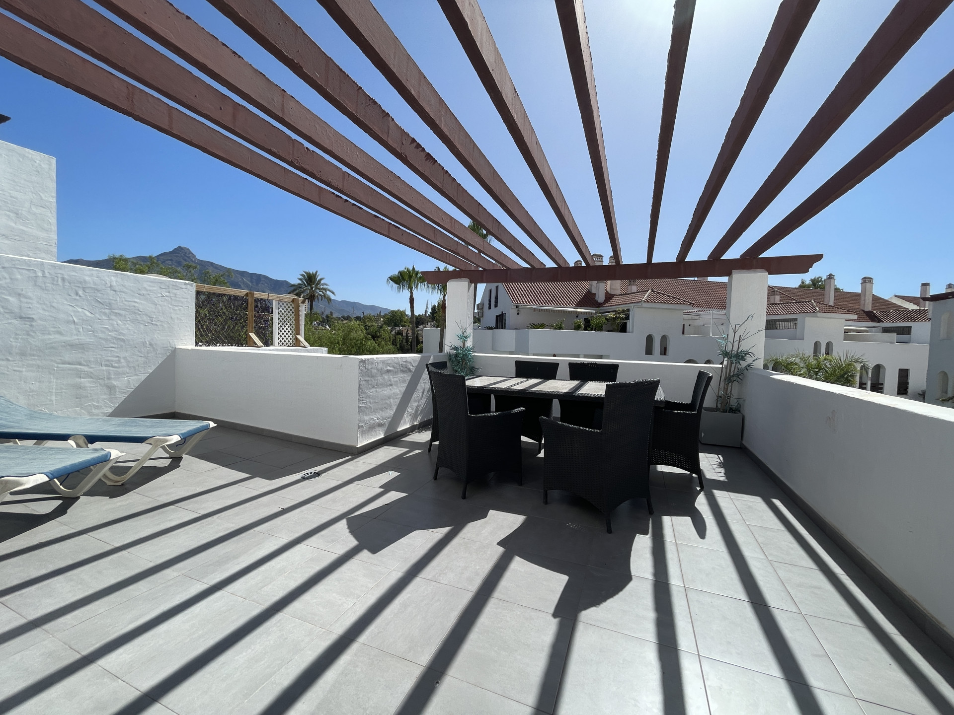Piso de 2 Dormitorios y 2 Baños en alquiler vacacional en Nueva Andalucía, Marbella