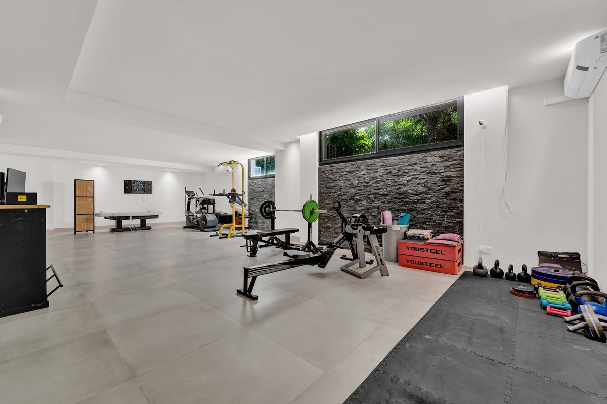 Casa de 5 Dormitorios y 8 Baños en venta en Benahavís