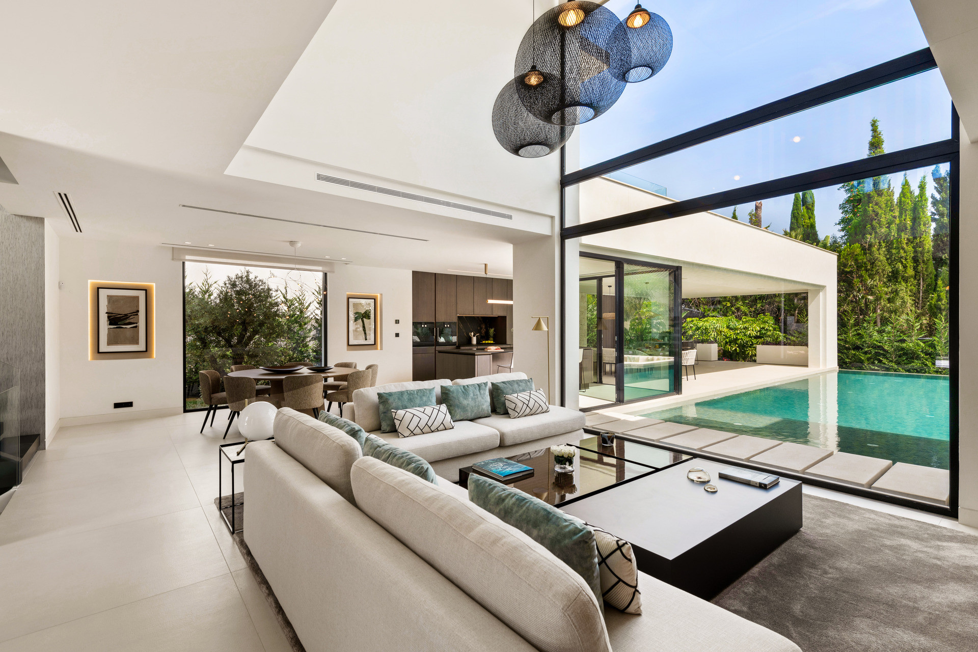 5 Bed, 6 Bath - Villa for Sale in Nueva Andalucia, Marbella