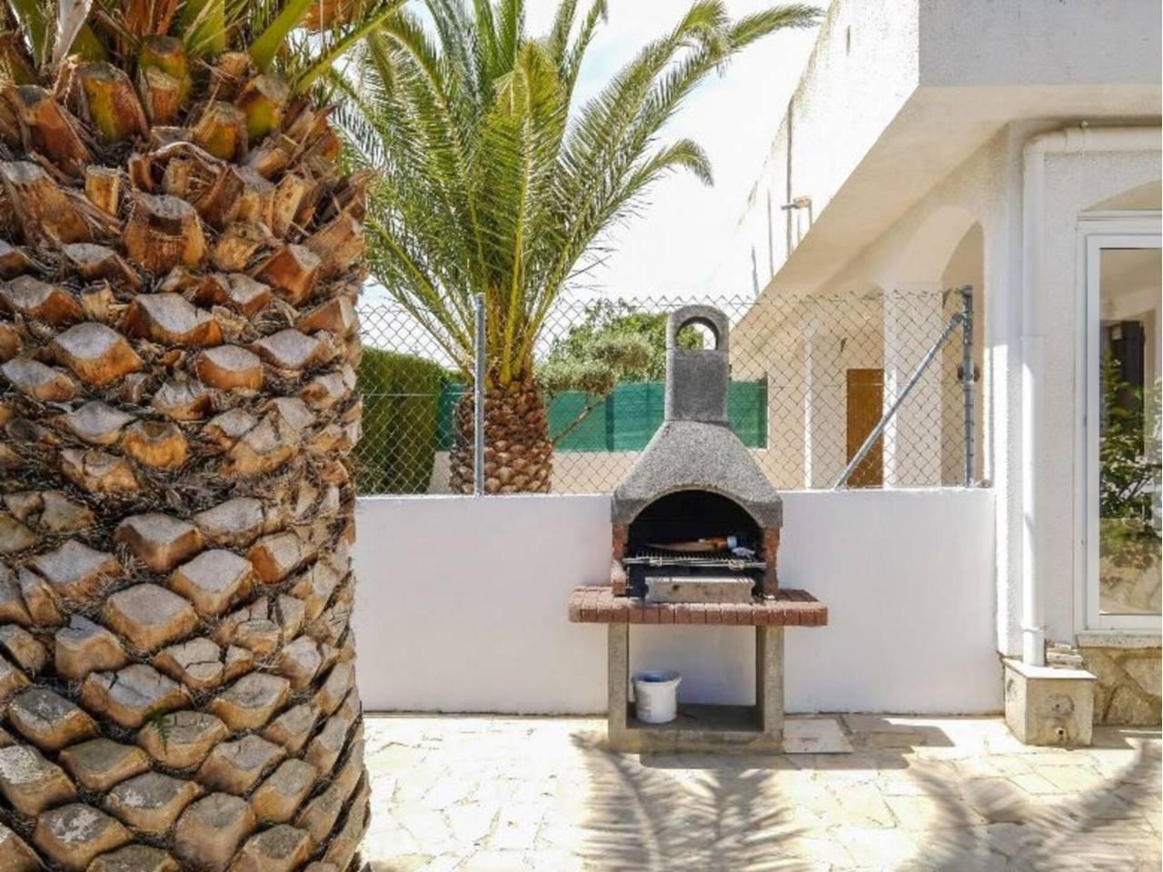 Casa Adosada de 5 Dormitorios en venta en L'Ametlla de Mar